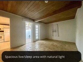 656 Manor Dr in Boynton Beach, FL - Building Photo