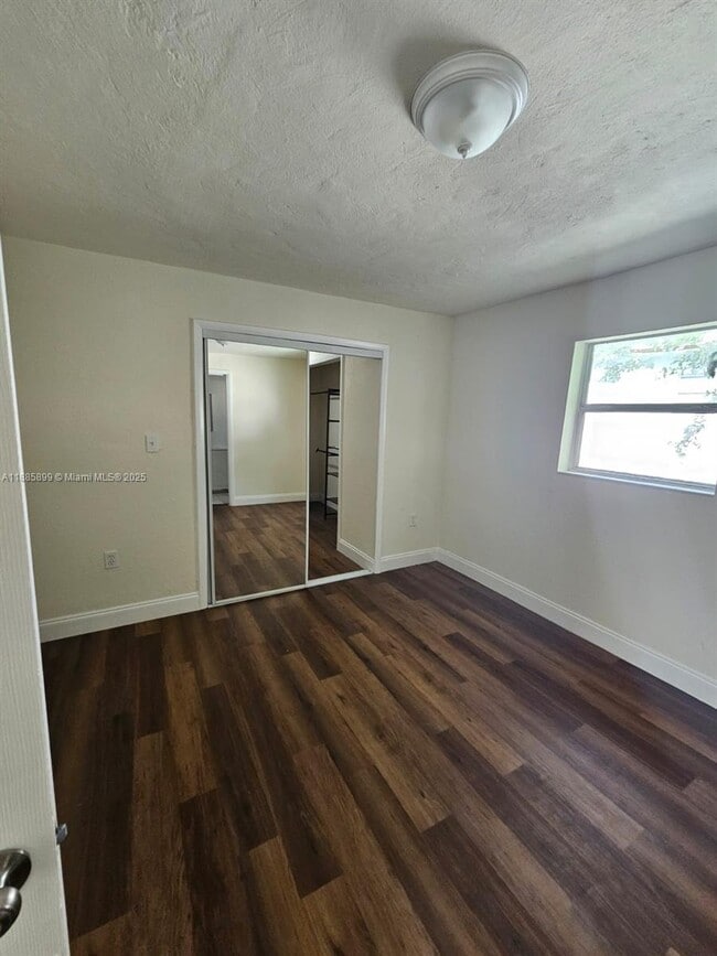 1717 NW 69th St in Miami, FL - Building Photo - Building Photo