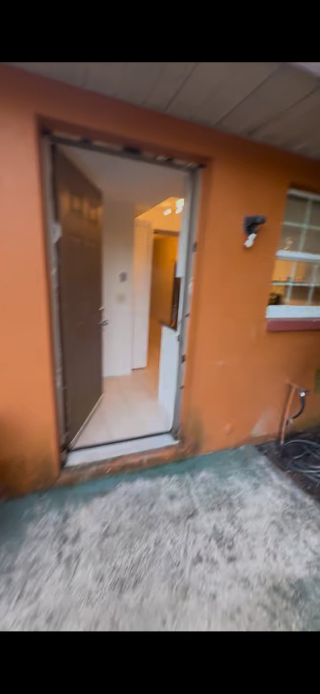 629 3rd Ave N, Unit 2 in Safety Harbor, FL - Foto de edificio - Building Photo