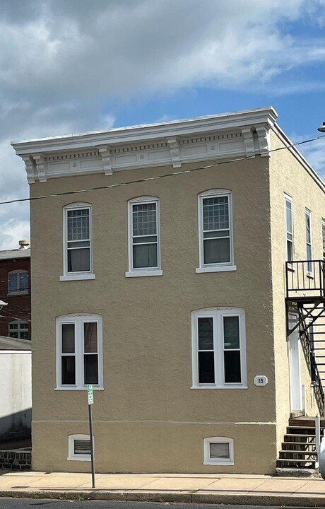 15 S Front St in Souderton, PA - Building Photo