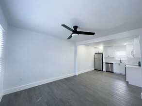 110 E 30th St in Austin, TX - Building Photo - Building Photo