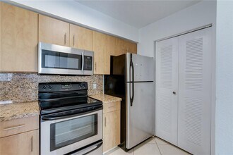 4350 NW 107th Ave in Miami, FL - Building Photo - Building Photo