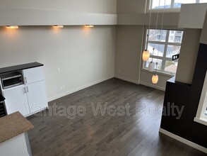 700-700 Martin Ave in Kelowna, BC - Building Photo - Building Photo