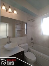 736 W Addison St, Unit 746-S2 in Chicago, IL - Building Photo - Building Photo