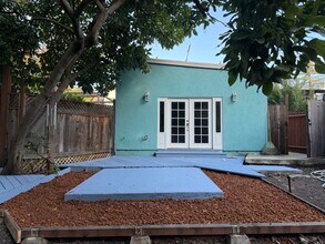 5746 Robinhood Dr, Unit 1 in El Sobrante, CA - Foto de edificio - Building Photo