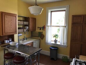 3284 Dawson Street, Unit Apartment 2 in Pittsburgh, PA - Foto de edificio - Building Photo