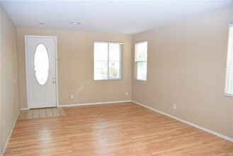 492 Lacabana Beach Dr in Las Vegas, NV - Building Photo - Building Photo