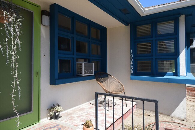 10843 Peach Grove St-Unit -10845 in Los Angeles, CA - Building Photo - Building Photo
