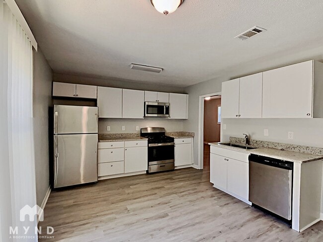 8989 Leaf Ln in Lithia Springs, GA - Building Photo - Building Photo