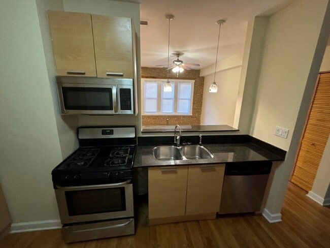 1330 W Estes Ave, Unit 1N