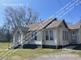 858 Gracey Ave in Clarksville, TN - Building Photo