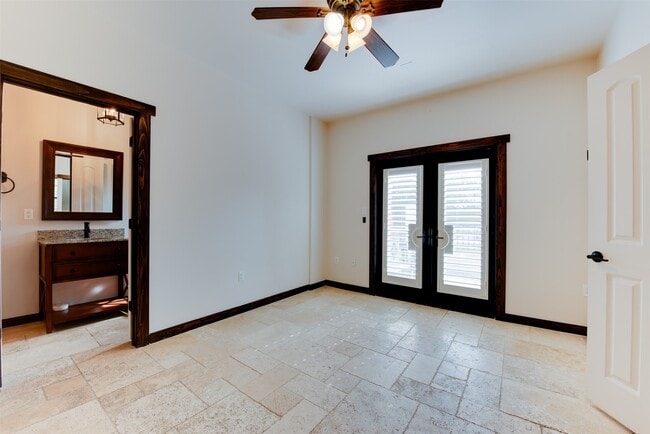 property at 905 W 22nd St