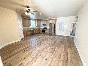 1346 Playa Del Rey Dr in Merced, CA - Building Photo - Building Photo