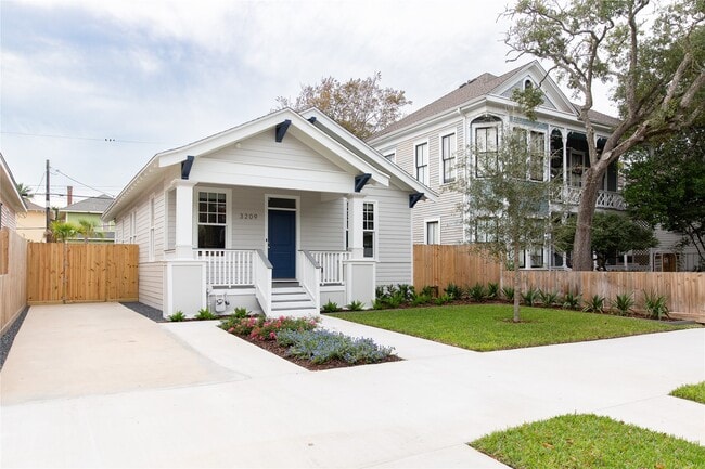 3209 Avenue P 1/2 in Galveston, TX - Building Photo - Building Photo