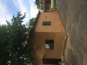 1718 Jefferson St in Bakersfield, CA - Foto de edificio - Building Photo