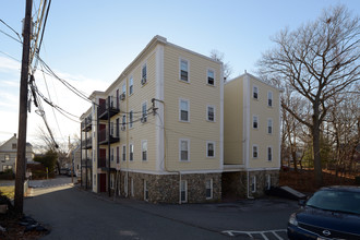 47 Chapel St in Norwood, MA - Foto de edificio - Building Photo