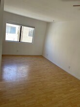 27607 Nugget Dr, Unit 3 in Santa Clarita, CA - Foto de edificio - Building Photo