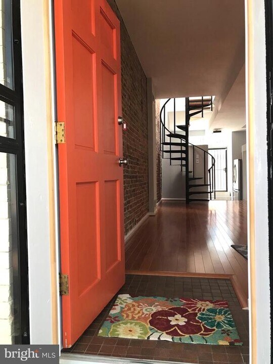 1231 Linden Pl NE in Washington, DC - Building Photo