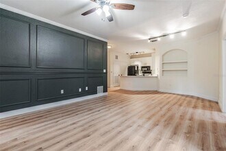 10108 Courtney Oaks Cir in Tampa, FL - Building Photo - Building Photo