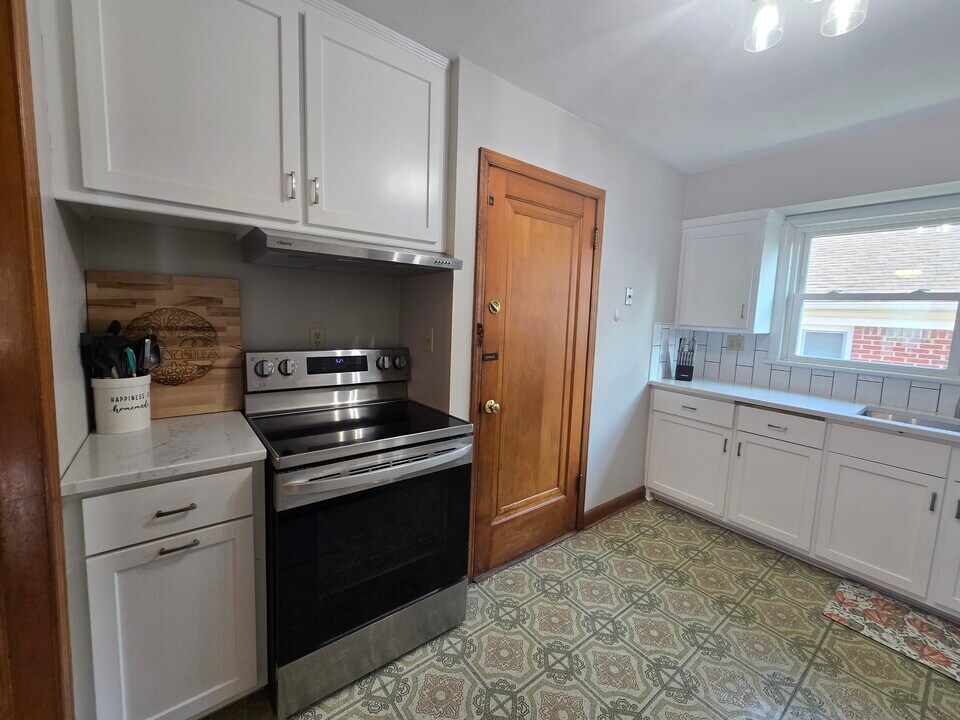 2111 N 84th St, Unit 2111 in Wauwatosa, WI - Foto de edificio