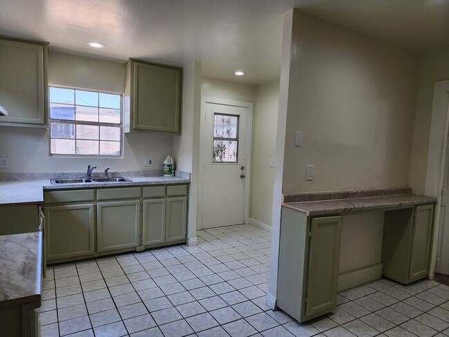 5435 6th Ave in Los Angeles, CA - Building Photo - Building Photo