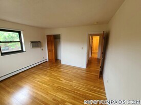 266 Grove St, Unit 4 in Newton, MA - Building Photo