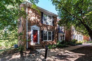 2428 S Walter Reed Dr in Arlington, VA - Building Photo