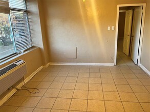 7510 Hornwood Dr, Unit 105 in Houston, TX - Building Photo - Building Photo