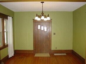 1403 Washington St in Cedar Falls, IA - Building Photo - Building Photo