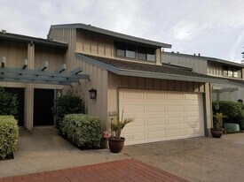 8139 Via Mallorca in La Jolla, CA - Building Photo