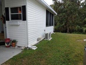 215 Tiger Lilly Dr in Parrish, FL - Building Photo - Building Photo