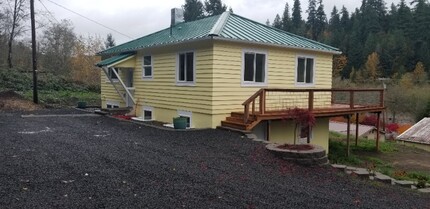 9803 Spirit Lake Hwy in Toutle, WA - Building Photo - Building Photo