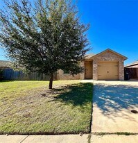 705 River Garden Dr in Fort Worth, TX - Building Photo