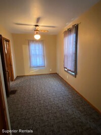 909 Finkle Ave photo'