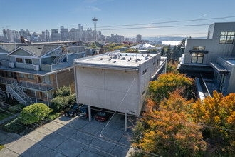 Hillside House Apartments in Seattle, WA - Building Photo - Building Photo