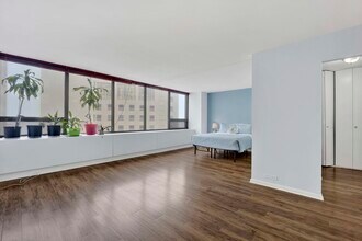 2800 N Lake Shore Dr in Chicago, IL - Building Photo - Building Photo