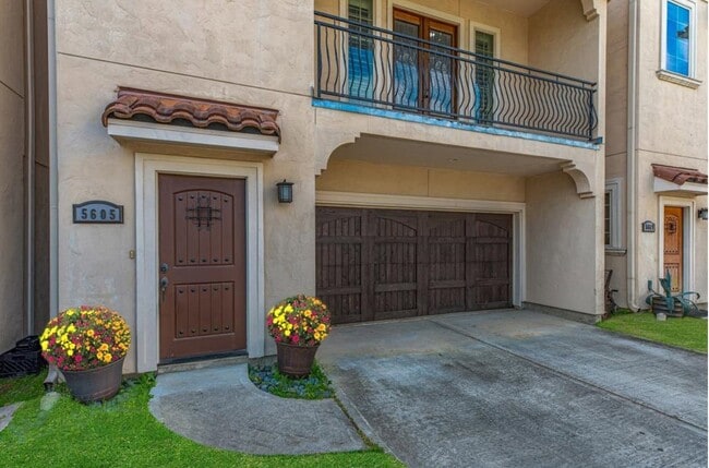 5605 Maxie St in Houston, TX - Building Photo - Building Photo