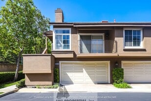 8034 E Snapdragon Ln in Anaheim, CA - Building Photo