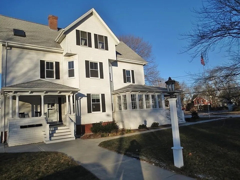 430 N Main St in Attleboro, MA - Foto de edificio