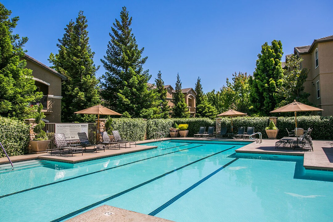 Rolling Oaks Apartment Homes in Fairfield, CA - Foto de edificio