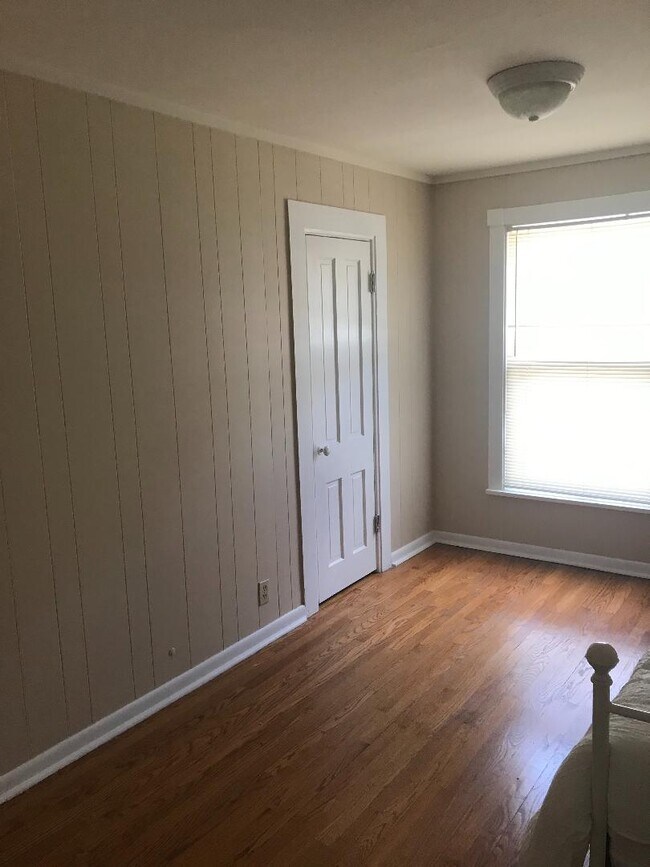 316 N Van Buren St, Unit uppr 2 in East Dundee, IL - Building Photo - Building Photo