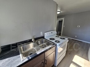 733 Baltimore St in Waterloo, IA - Building Photo - Building Photo