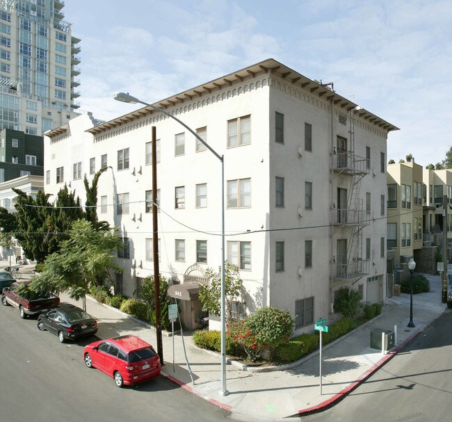 El Roberto Apartments in San Diego, CA - Building Photo - Building Photo