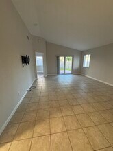 961 SW 112th Ave in Pembroke Pines, FL - Foto de edificio - Building Photo