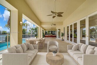 74 Bal Bay Dr in Bal Harbour, FL - Foto de edificio - Building Photo