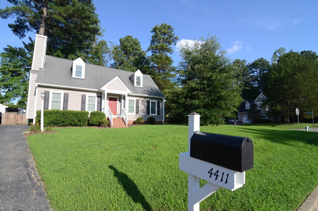 4411 Fort Mchenry Pkwy in Glen Allen, VA - Foto de edificio