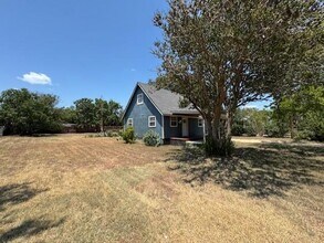 406 S Main St in Kyle, TX - Building Photo - Building Photo