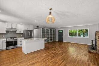 295 Orange Ave in Ashland, OR - Building Photo - Building Photo