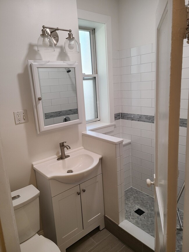 10 Chester St, Unit 11 in Boston, MA - Foto de edificio - Building Photo