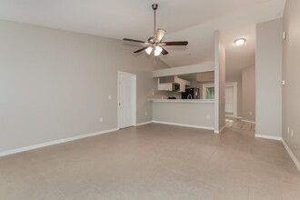 8524 Queen Brooks Ct in Tampa, FL - Building Photo - Building Photo